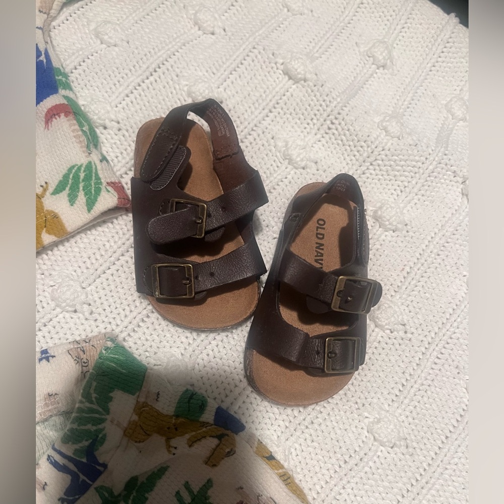 Old Navy - Baby Buckle Belt Sandals